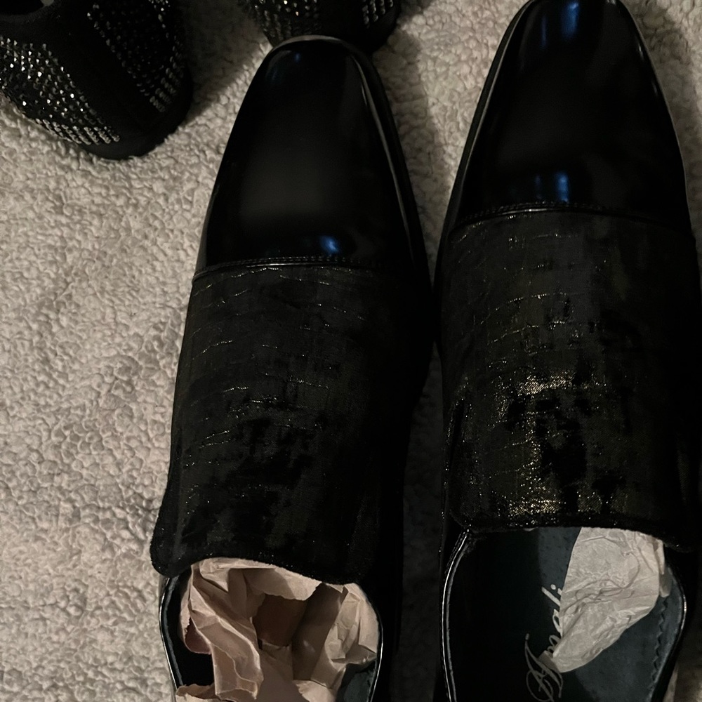 Men’s shoes sizes 11-12 . Used . Good condition prices per one pair